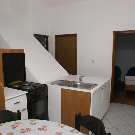 739d * Postira